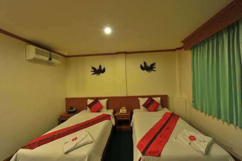 Pl Guesthouse Patong Exteriör bild